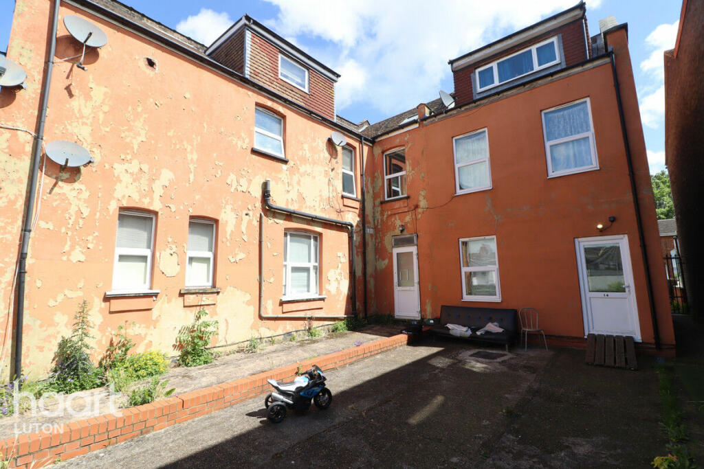 1 bedroom apartment for sale in Biscot Road, Luton, LU3