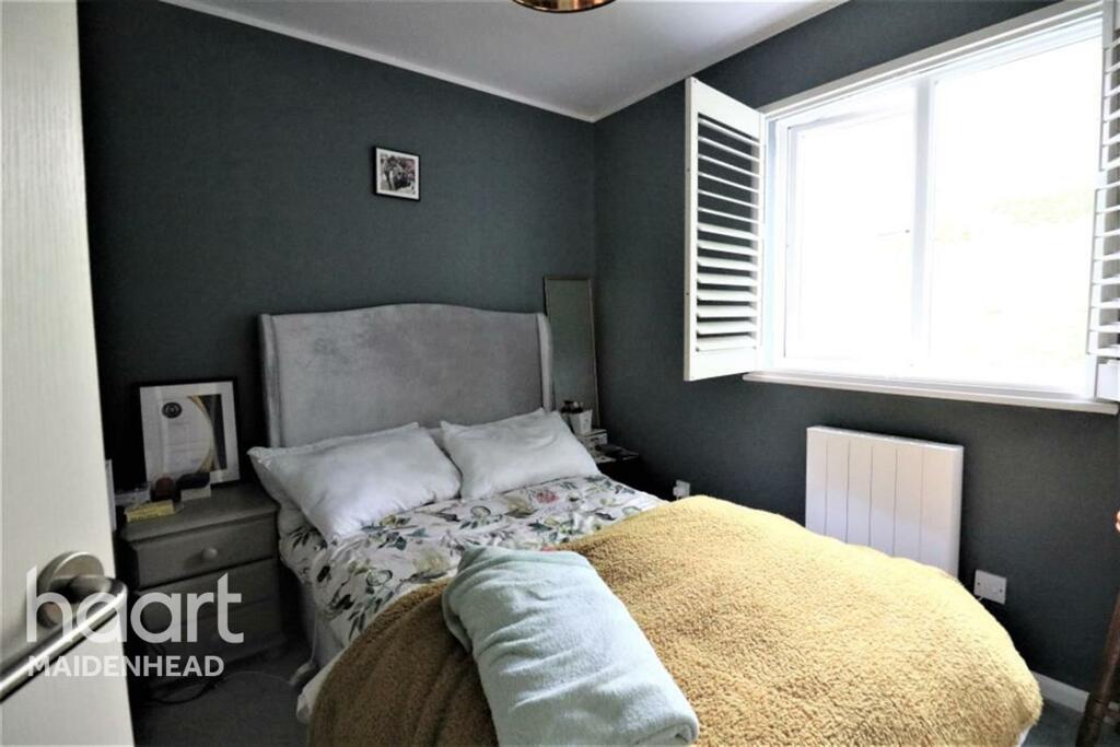 2 bedroom flat for rent in Lingfield Close, High HP13