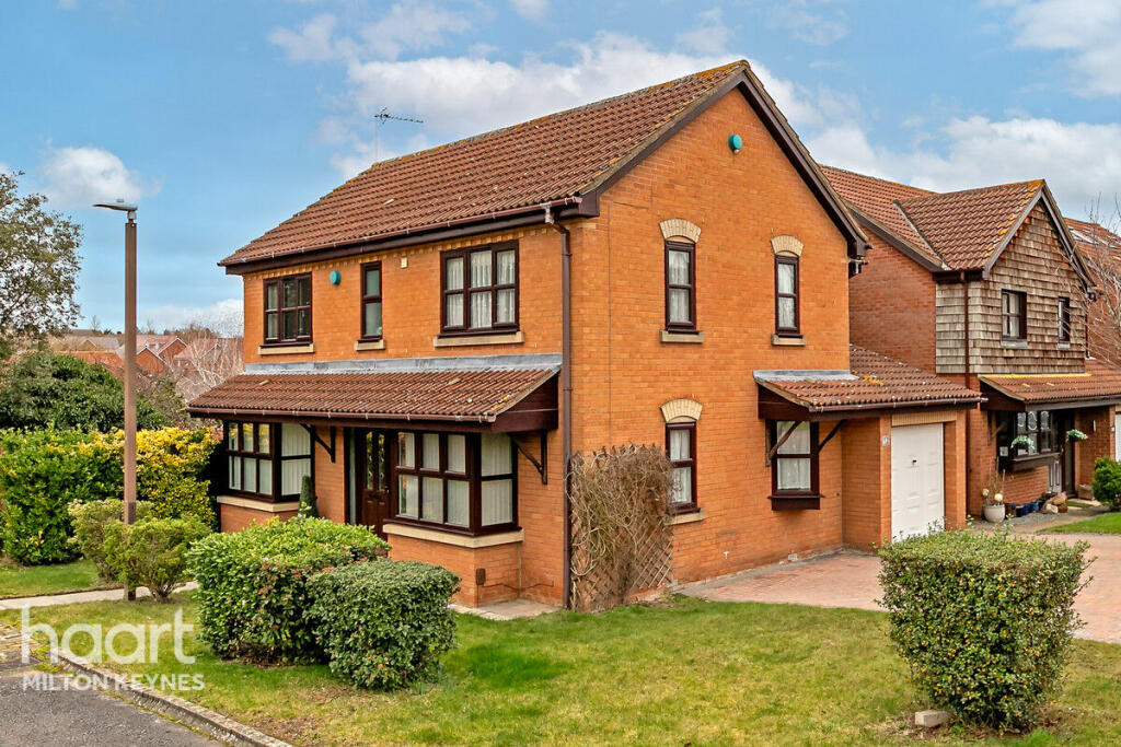 4 bedroom detached house for sale in Bushey Bartrams, Shenley Brook End