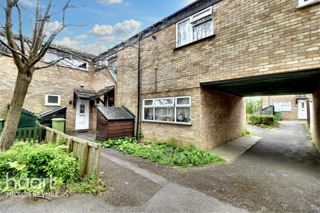 4 bedroom terraced house for sale in Buckingham Gate, Eaglestone, MK6