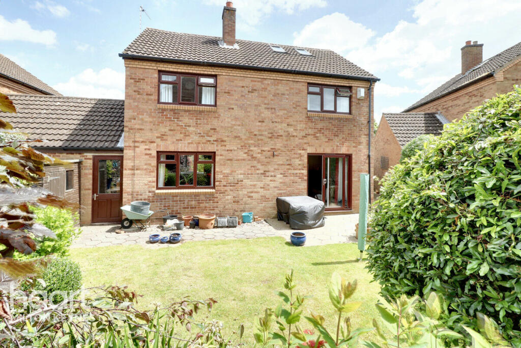 4 bedroom detached house for sale in Leopard Drive, Pennyland, MK15