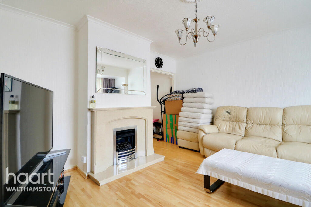 3 bedroom terraced house for sale in Millfield Avenue, London, E17