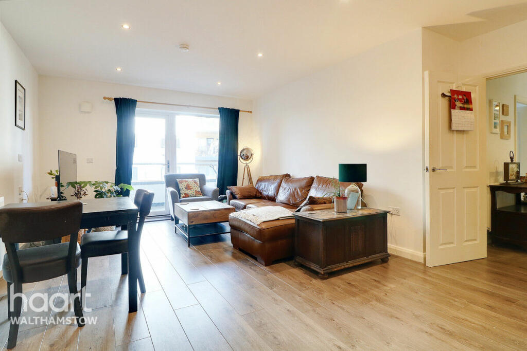 2 bedroom apartment for sale in Thornbury Way, Walthamstow, E17