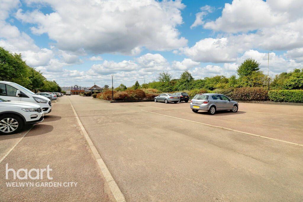 2 bedroom apartment for sale in Walsingham Close, Hatfield, AL10