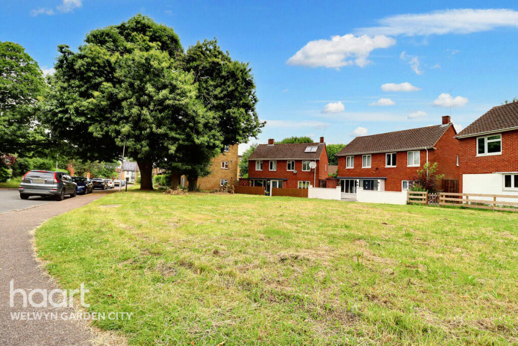 Additional property image - Pond Croft, Hatfield