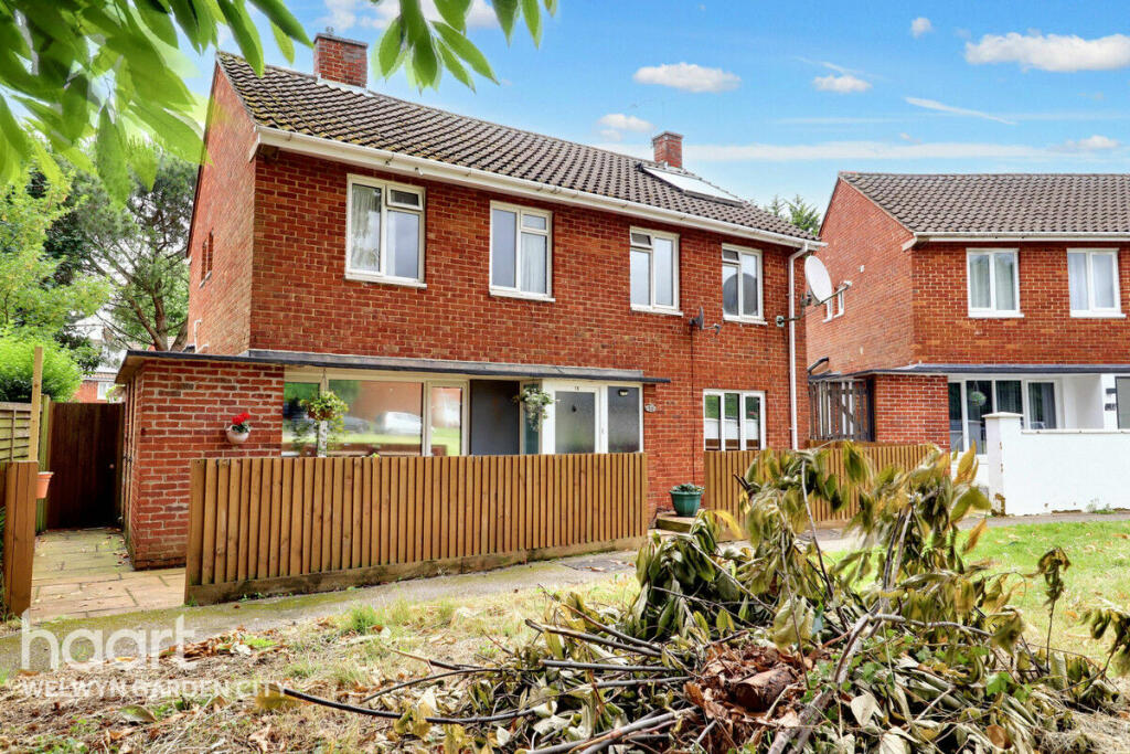 Additional property image - Pond Croft, Hatfield
