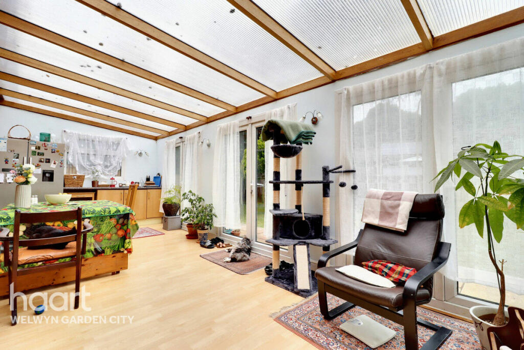 Additional property image - Pond Croft, Hatfield