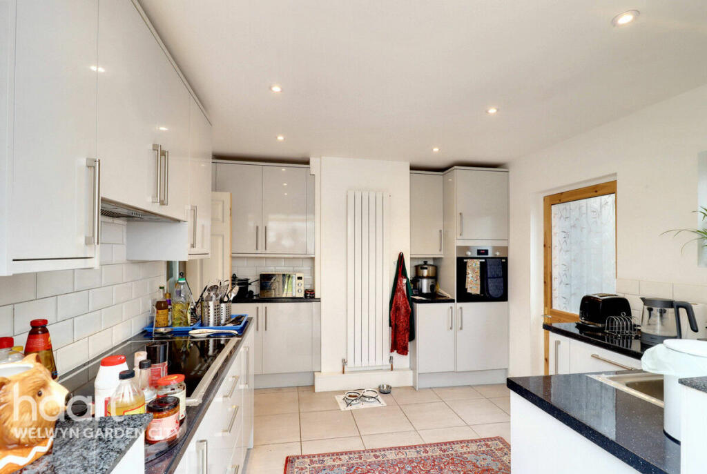 Additional property image - Pond Croft, Hatfield