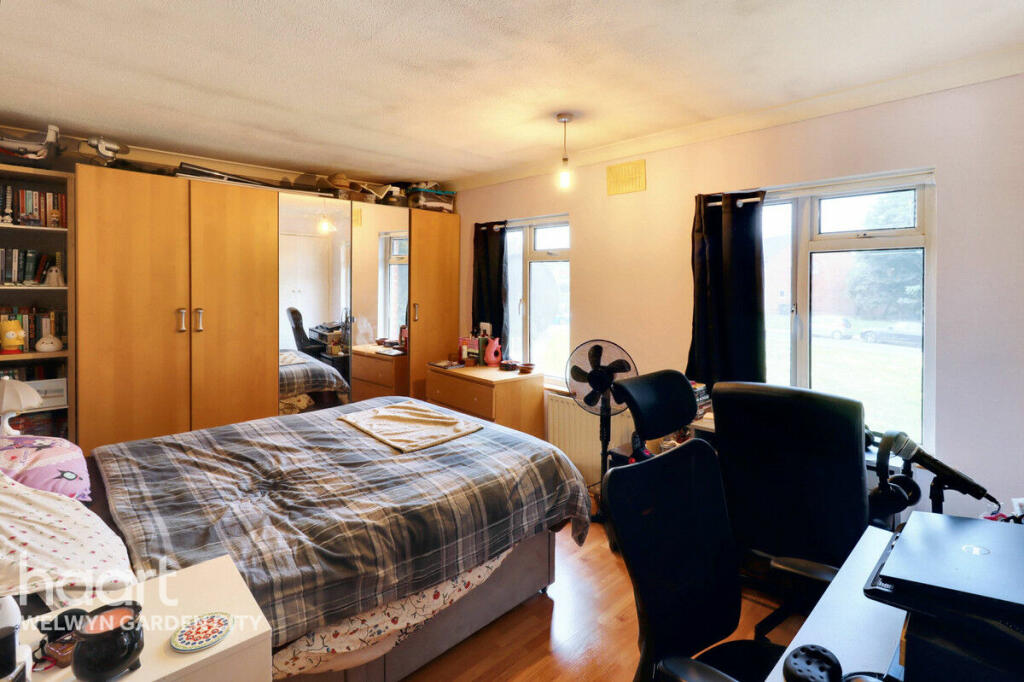 Additional property image - Pond Croft, Hatfield