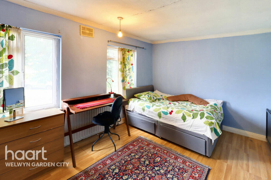 Additional property image - Pond Croft, Hatfield