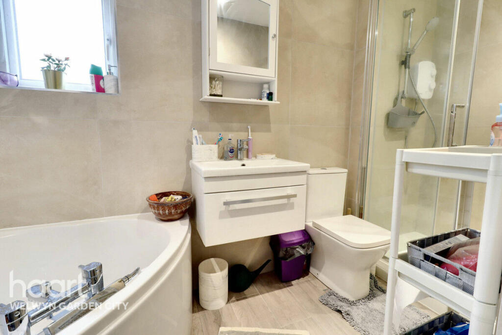 Additional property image - Pond Croft, Hatfield