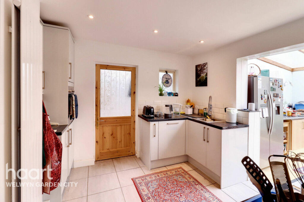 Additional property image - Pond Croft, Hatfield
