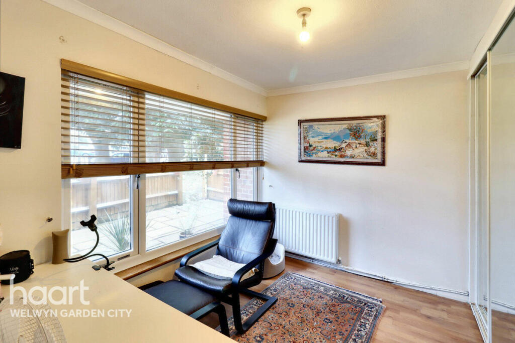 Additional property image - Pond Croft, Hatfield