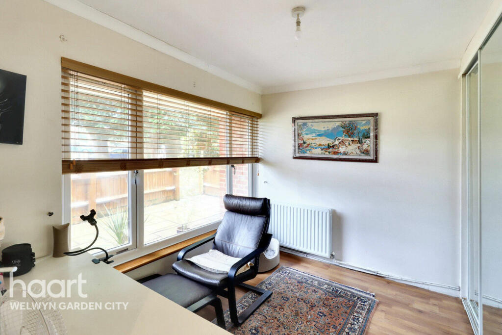 Additional property image - Pond Croft, Hatfield