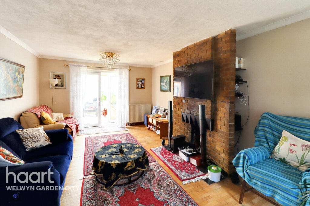 Additional property image - Pond Croft, Hatfield