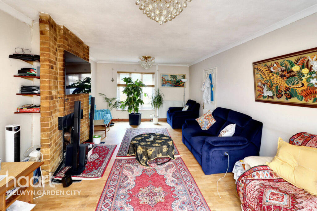 Additional property image - Pond Croft, Hatfield