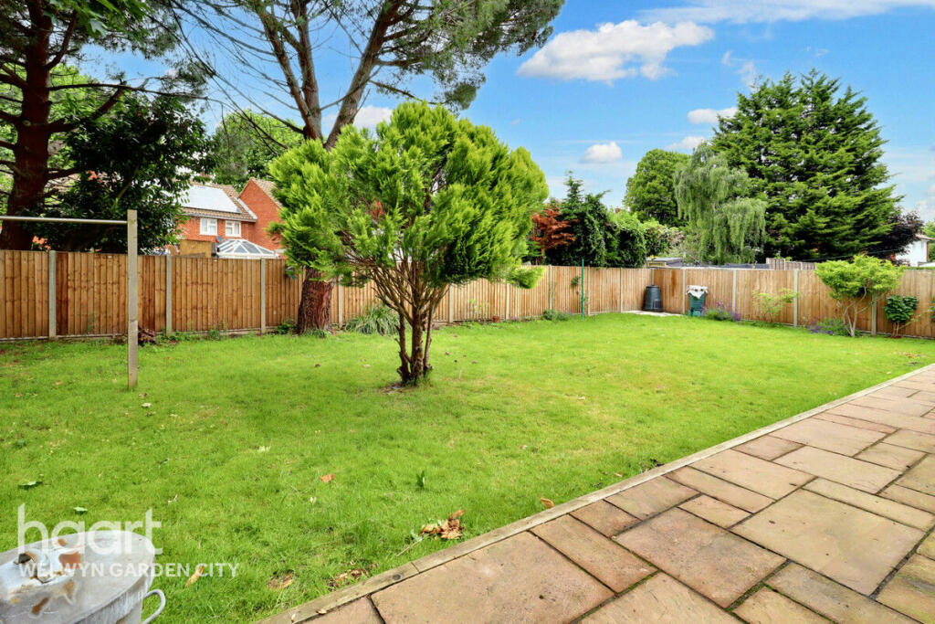 Additional property image - Pond Croft, Hatfield