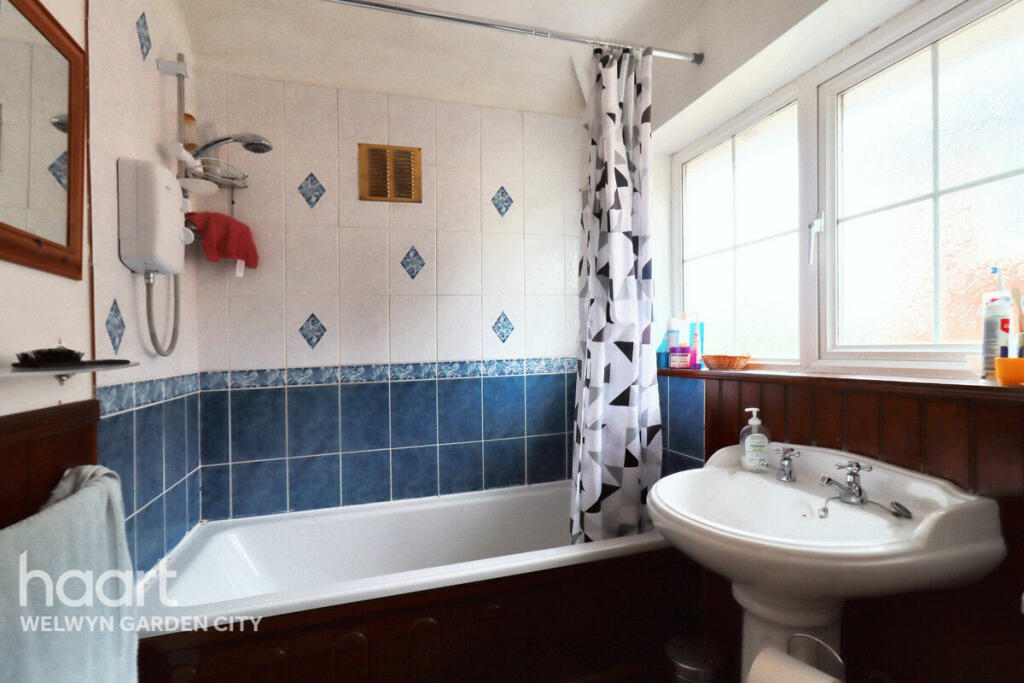 Additional property image - Barnfield Road, Welwyn Garden City