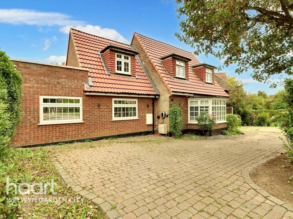 Main image of property: Peartree Lane, Welwyn Garden City