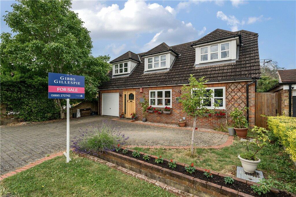 6 bedroom detached house for sale in Willow Crescent West, Uxbridge