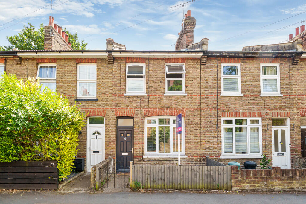 2 bedroom terraced house for sale in Chiltern View Road, Uxbridge