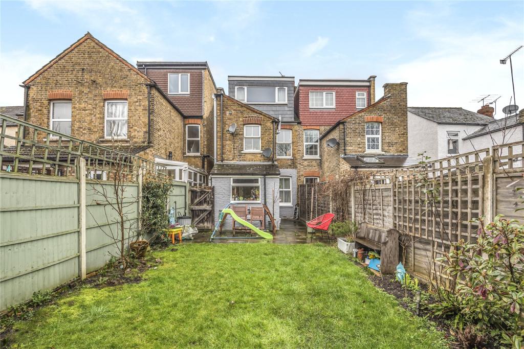 3 bedroom semidetached house for sale in Bridge Road, Uxbridge