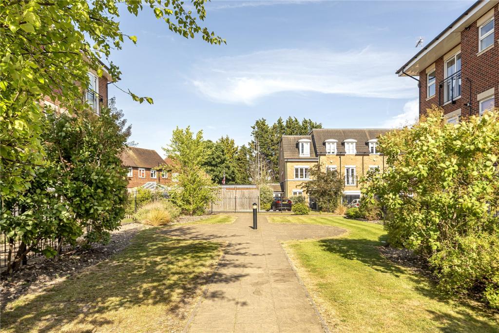 2 bedroom apartment for sale in Woodgate Court, 145 Waterloo Road