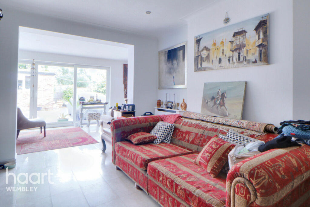 4 bedroom detached house for sale in Salmon Street, NW9