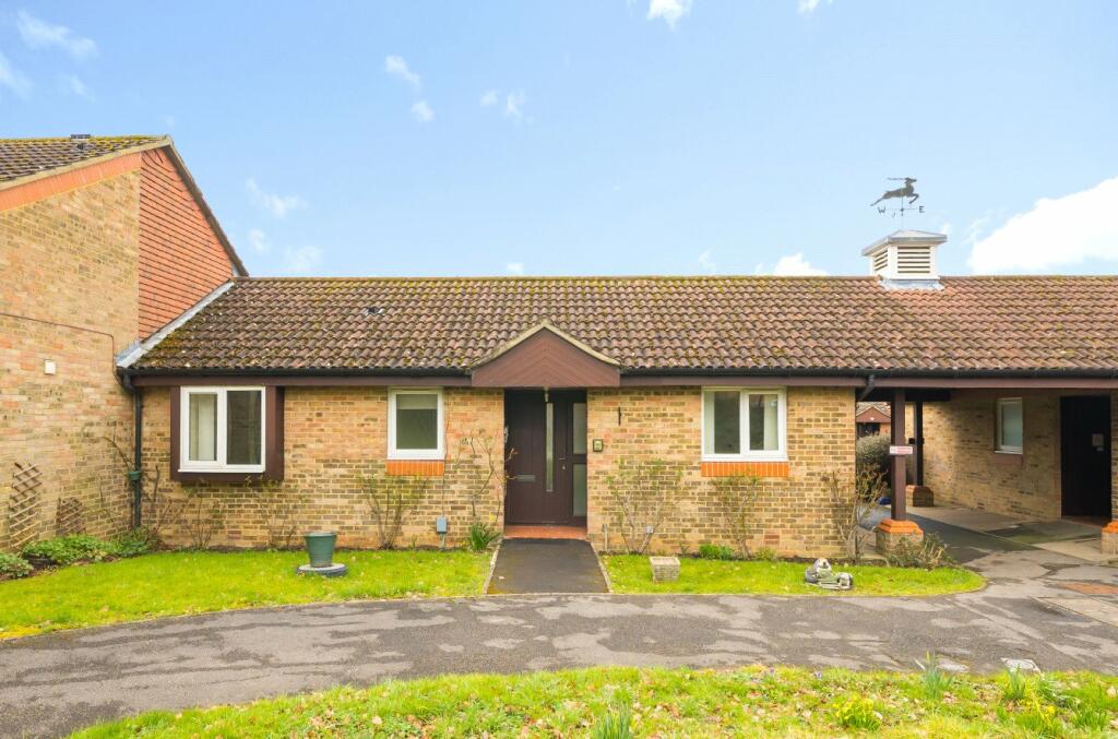2 bedroom bungalow for sale in Burpham, Guildford, Surrey, GU4