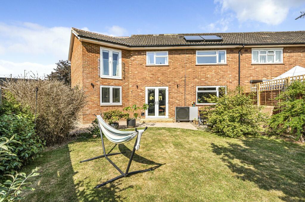 4 bedroom semidetached house for sale in Bushy Hill Drive, Merrow