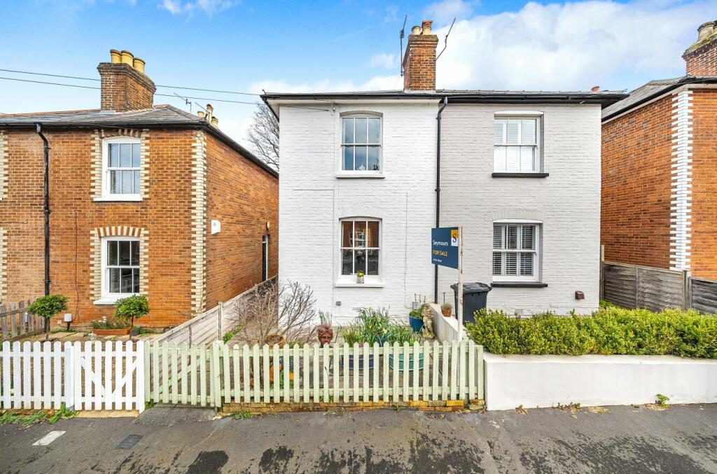 2 bedroom semi-detached house for sale in High Path Road, Merrow, Guildford, Surrey, GU1