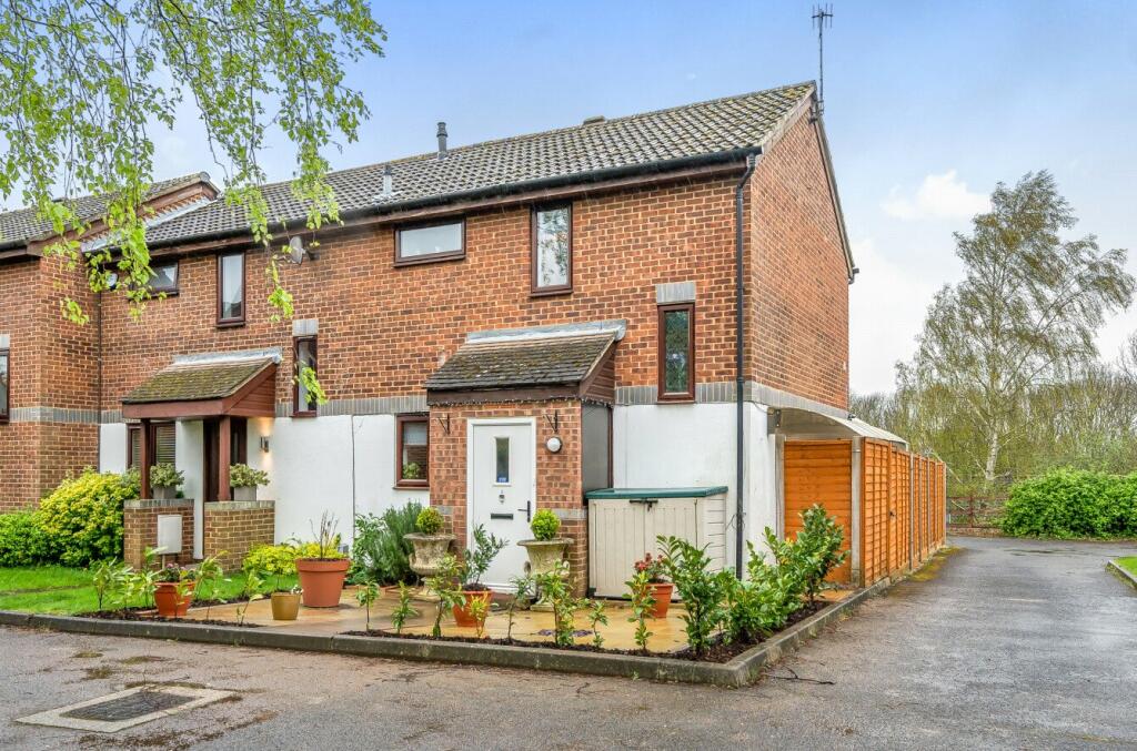 2 bedroom end of terrace house for sale in Hanson Close, Burpham, Guildford, Surrey, GU4