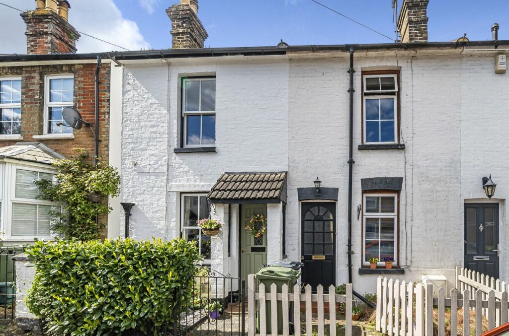 2 bedroom terraced house for sale in High Path Road, Merrow, Guildford, Surrey, GU1