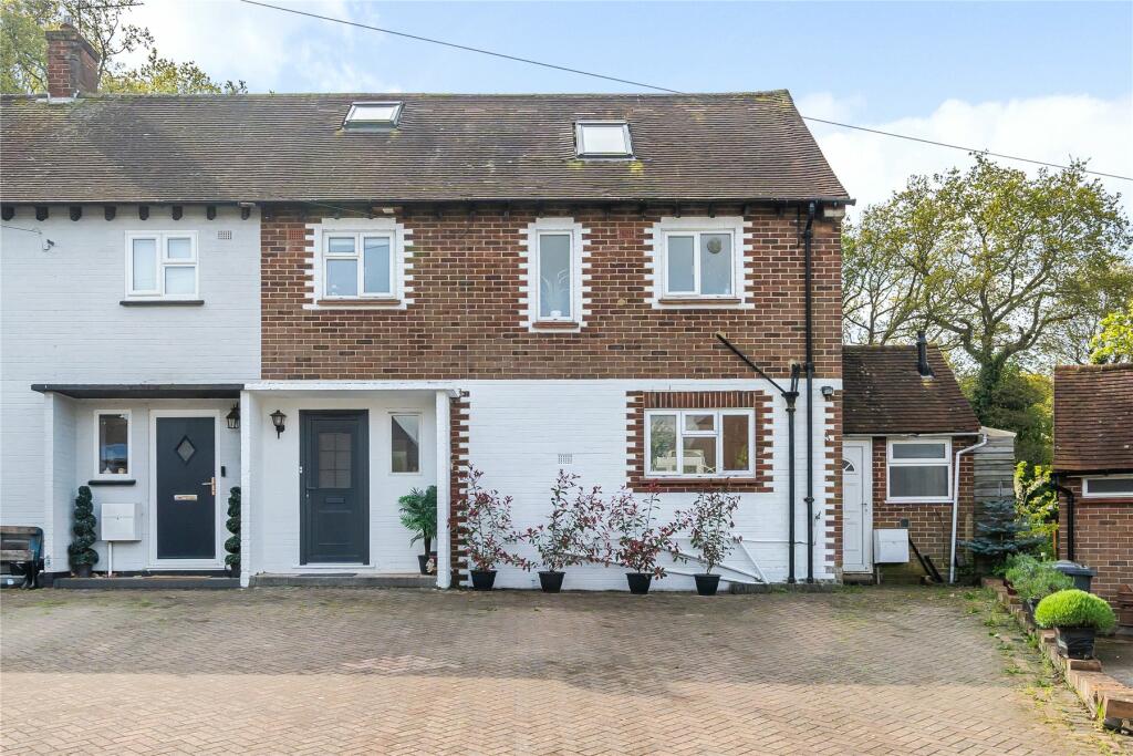 4 bedroom semi-detached house for sale in Gosden Hill Road, Burpham, Guildford, Surrey, GU4