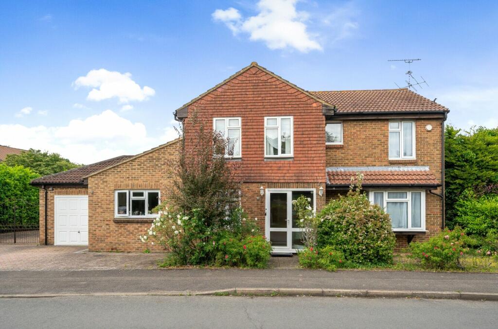 5 bedroom house for sale in Sutherland Drive, Burpham, Guildford