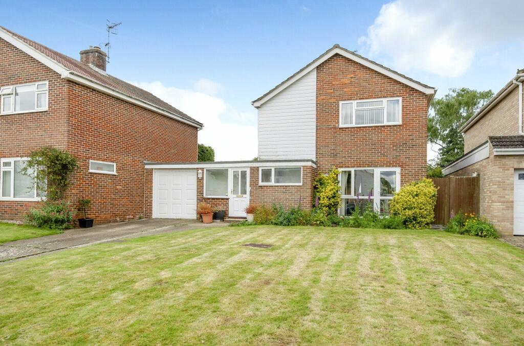 3 bedroom detached house for sale in Howard Gardens, Boxgrove