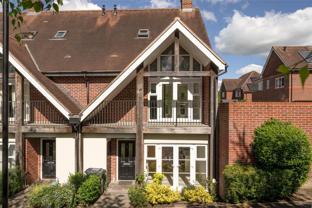 4 bedroom semi-detached house for sale in Pitt Rivers Close, Merrow, Guildford, Surrey, GU1