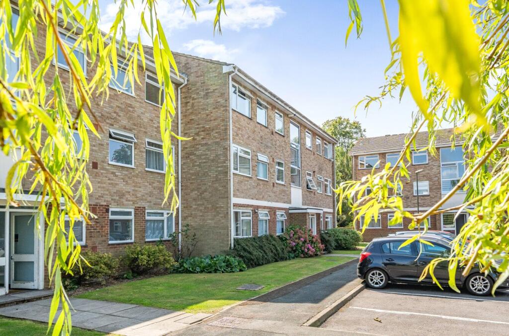 Main image of property: Jordans Close, Boxgrove, Guildford, Surrey, GU1