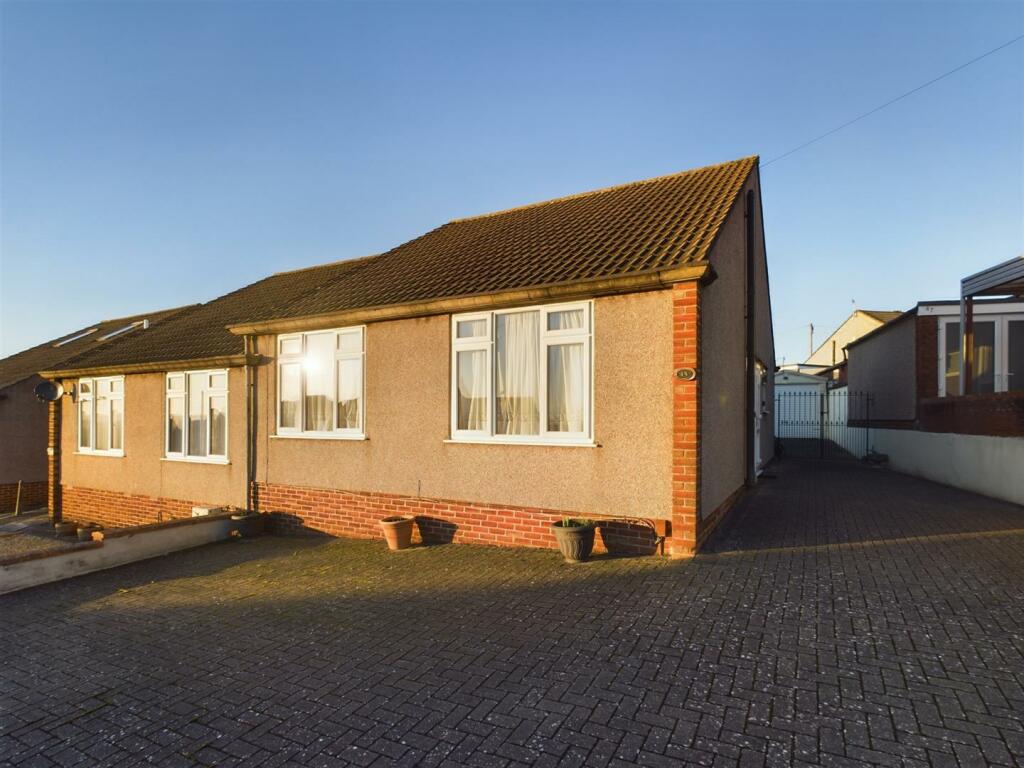 2 bedroom bungalow for sale in Quarry Road, Hanham, Bristol, BS15