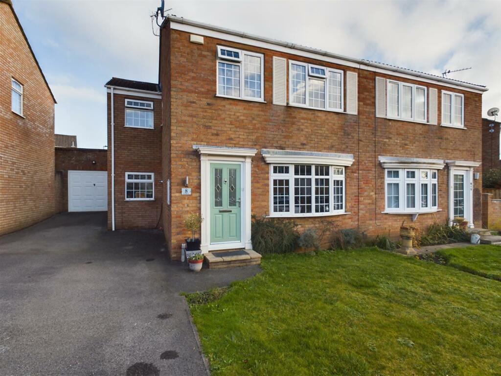 4 bedroom semidetached house for sale in Riverside Way, Hanham
