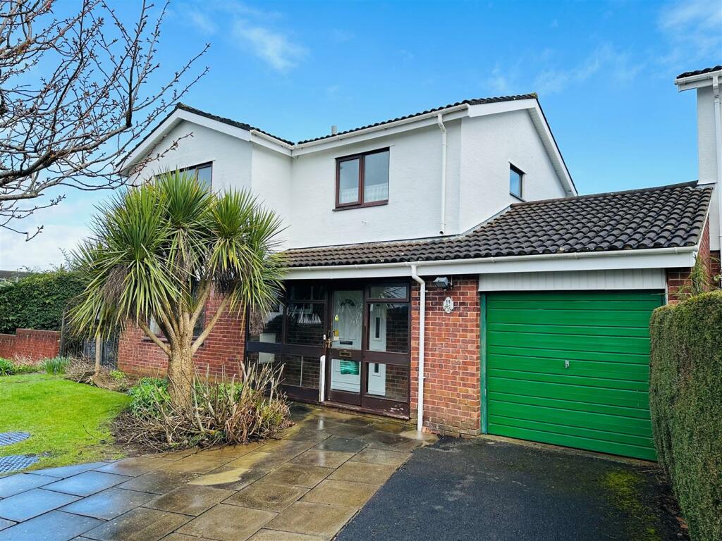 4 bedroom link detached house for sale in The Meadows, Hanham, Bristol