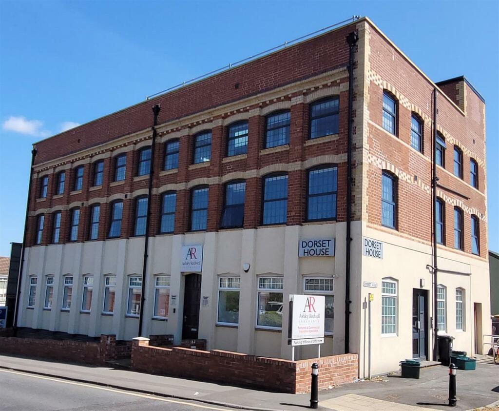 2 bedroom flat for sale in Downend Road, Kingswood, Bristol, BS15