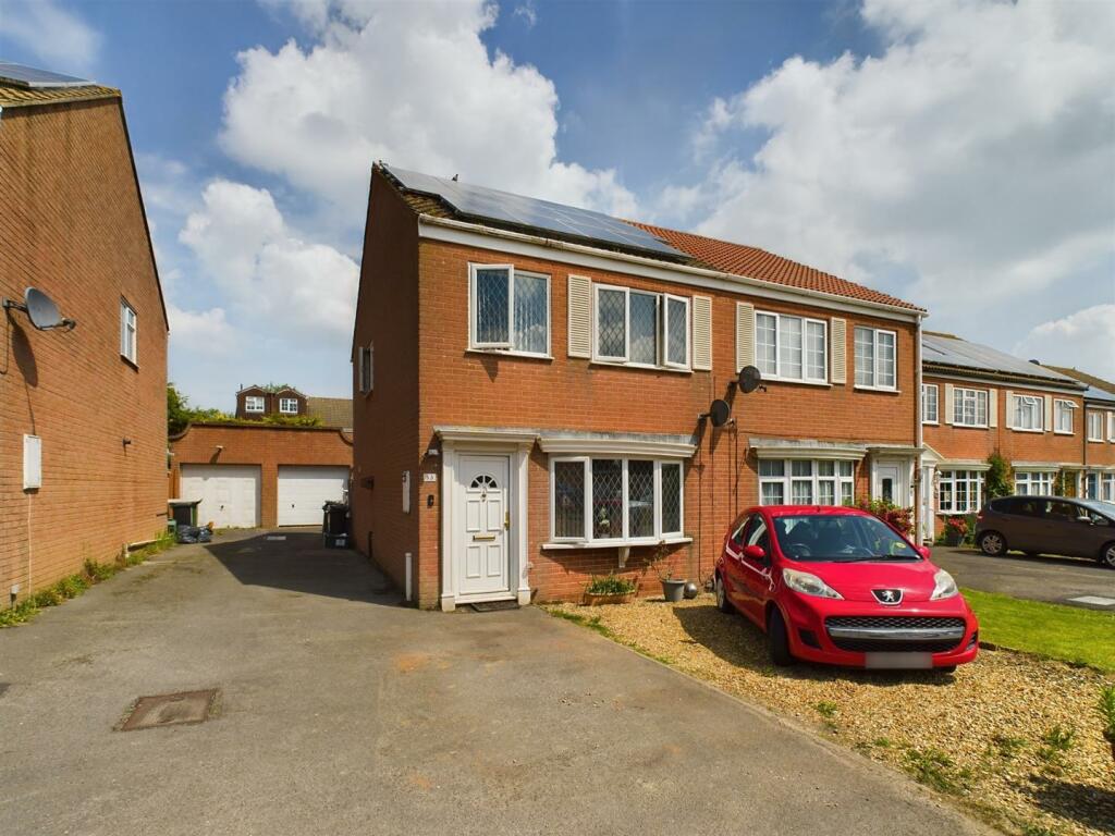 3 bedroom cottage for sale in Hencliffe Way, Hanham, Bristol, BS15