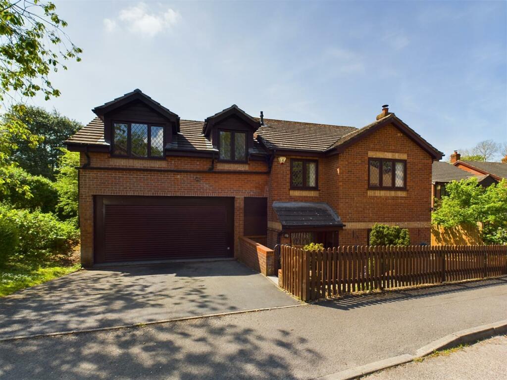 6 bedroom detached house for sale in Harolds Way, Hanham, Bristol, BS15