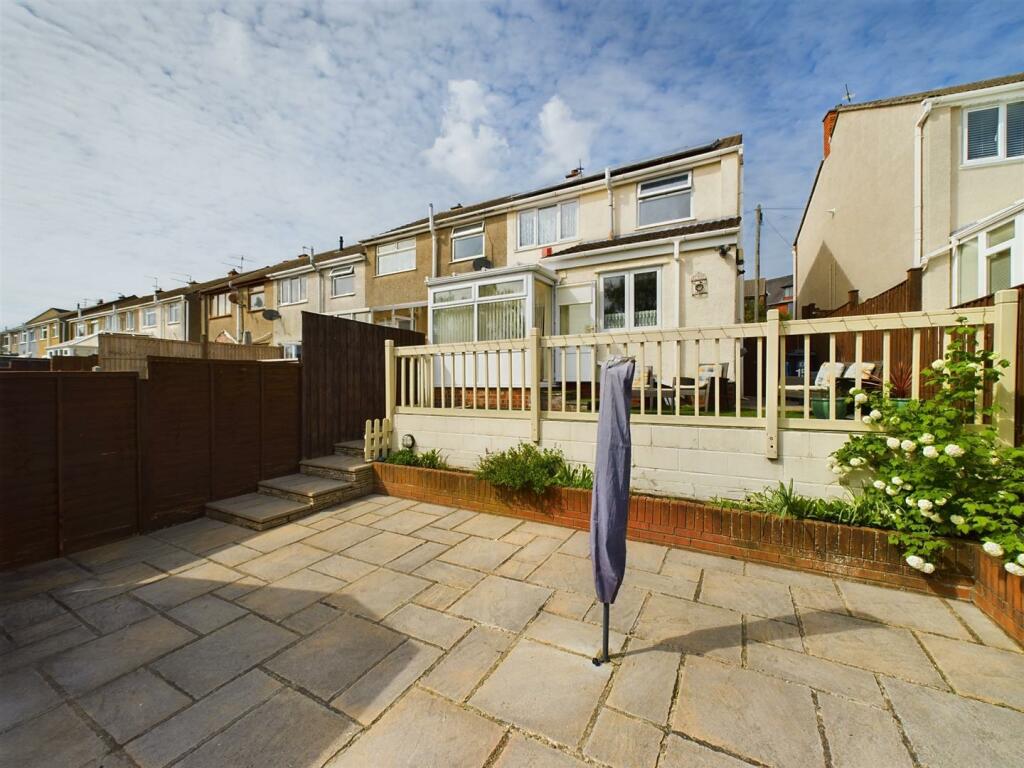 3 bedroom end of terrace house for sale in Kingscote Park, St.