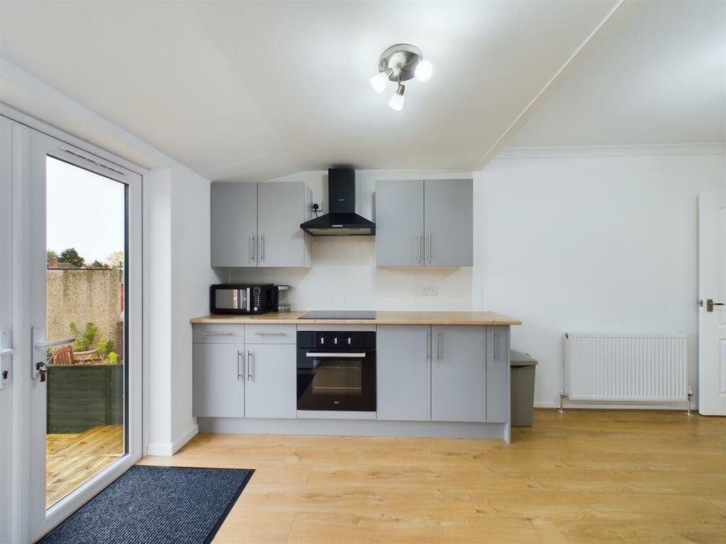 Additional property image - Henderson Road, Hanham, Bristol, BS15 3AJ