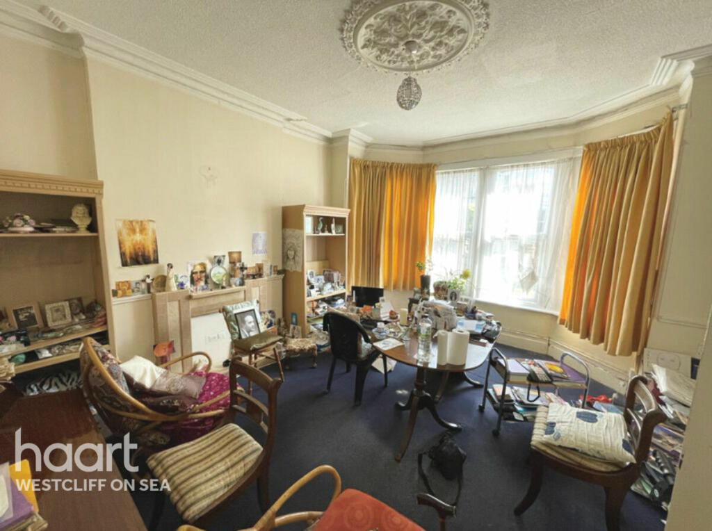 2 bedroom flat for sale in 16 Valkyrie Road, Southend-on-Sea,  Westcliff-on-Sea, SS0