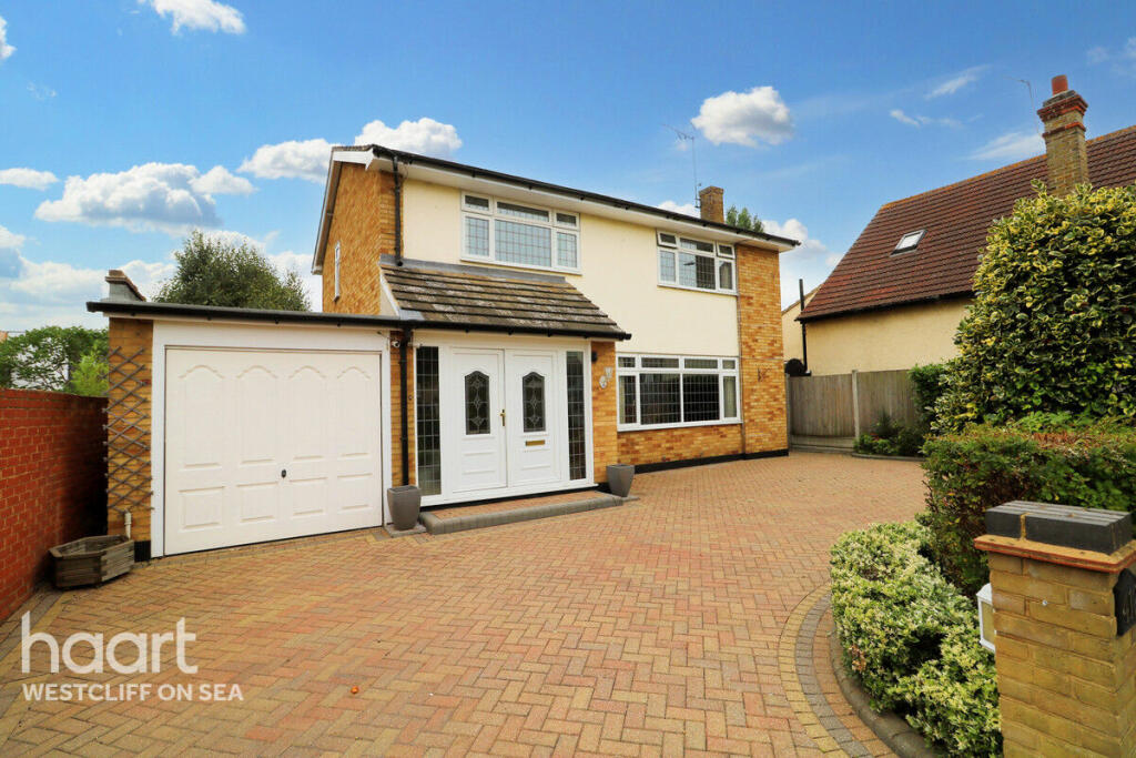 5 bedroom detached house for sale in Westbourne Grove, WestcliffOnSea
