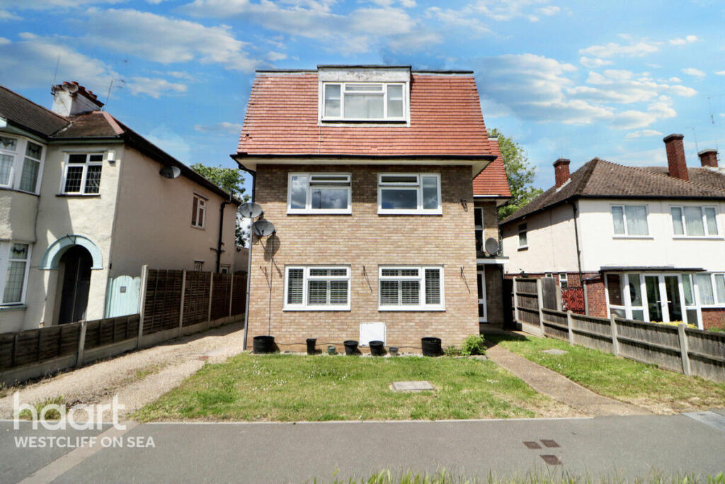 2 bedroom flat for sale in Cavendish Gardens, WestcliffOnSea, SS0
