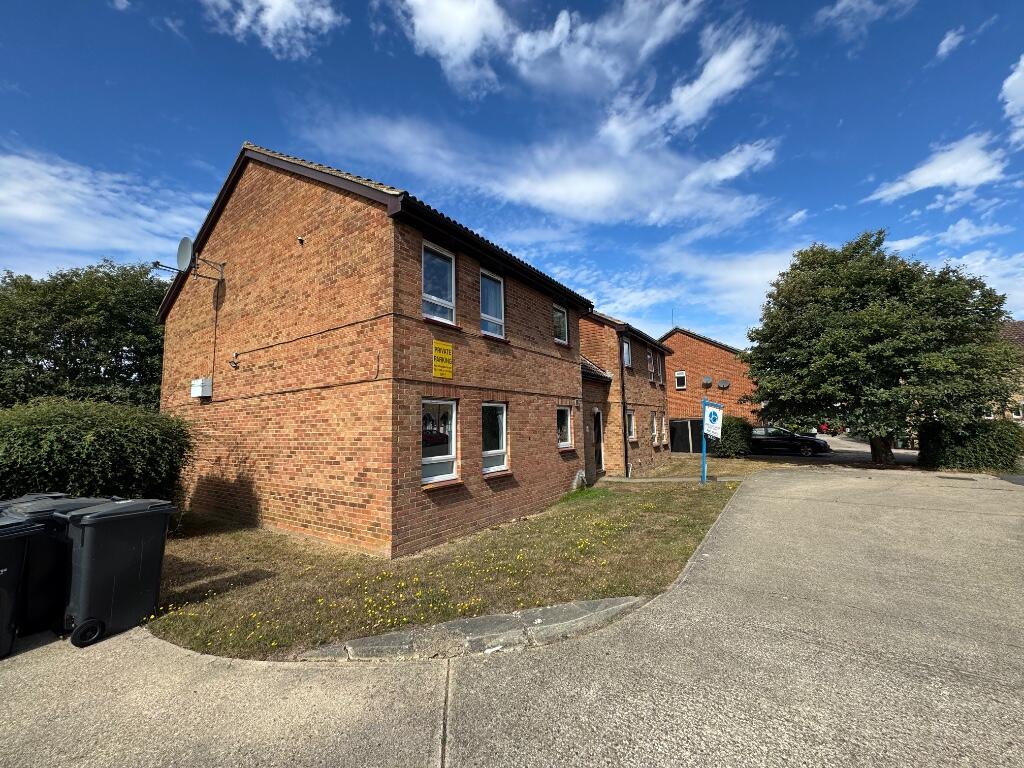Main image of property: Broadway, CM8